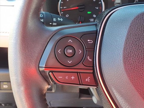 Used 2019 Toyota RAV4 XLE Premium image 18