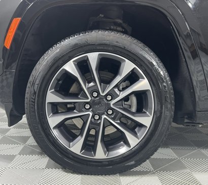 Used 2023 Jeep Grand Cherokee Overland w/ Luxury Tech Group IV image 9