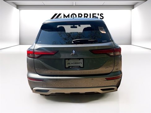 Used 2024 Mitsubishi Outlander SE image 6