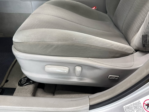 Used 2010 Toyota Camry LE image 10