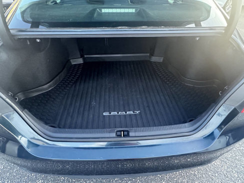 Used 2018 Toyota Camry LE image 18