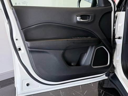 Used 2018 Jeep Compass Latitude w/ Popular Equipment Group image 7