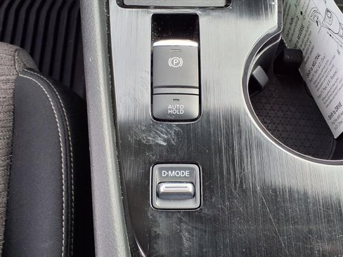 Used 2023 Nissan Rogue SV image 14