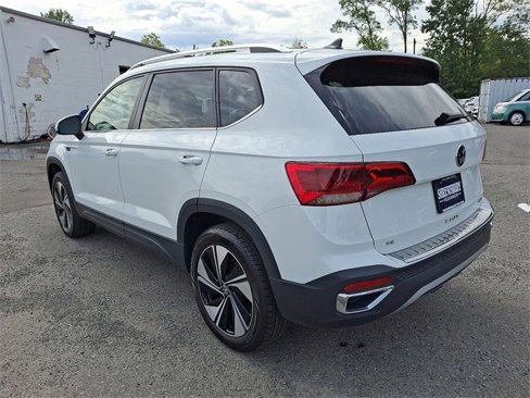 Used 2023 Volkswagen Taos SE w/ Panoramic Sunroof Package image 4