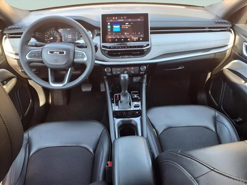 Used 2023 Jeep Compass Latitude image 10