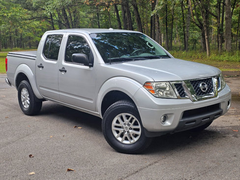 Used 2016 Nissan Frontier SV image 2