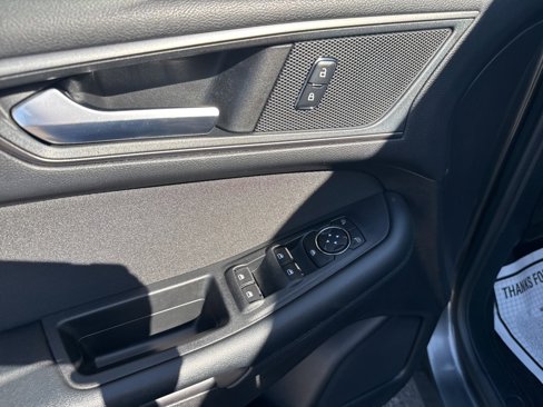 Used 2018 Ford Edge SE image 11