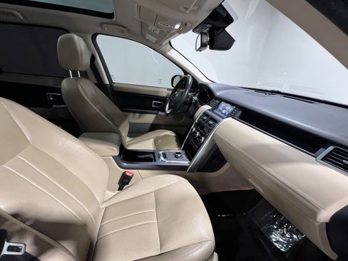 Used 2018 Land Rover Discovery Sport HSE image 38