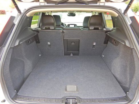 Used 2024 Volvo XC40 B5 Core image 15