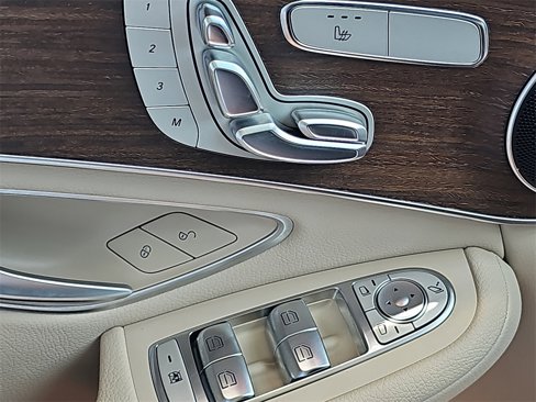 Used 2021 Mercedes-Benz GLC 300 4MATIC image 28