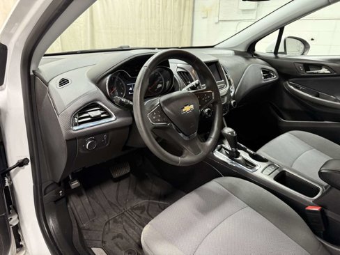 Used 2019 Chevrolet Cruze LT w/ Convenience Package image 10
