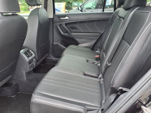 Used 2022 Volkswagen Tiguan SE image 15
