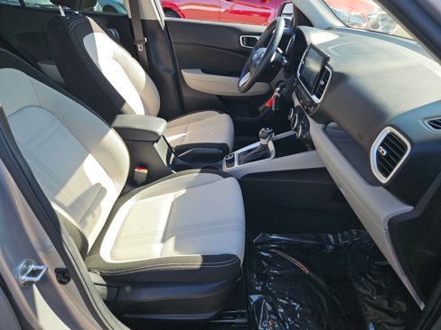 Used 2022 Hyundai Venue SEL image 22