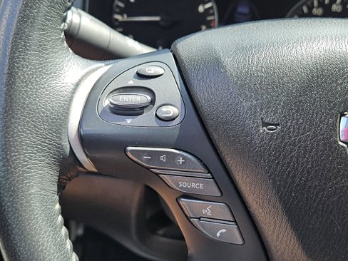 Used 2019 Nissan Pathfinder SV image 8