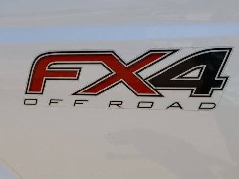 Used 2016 Ford F250 Lariat w/ Lariat Interior Package image 31