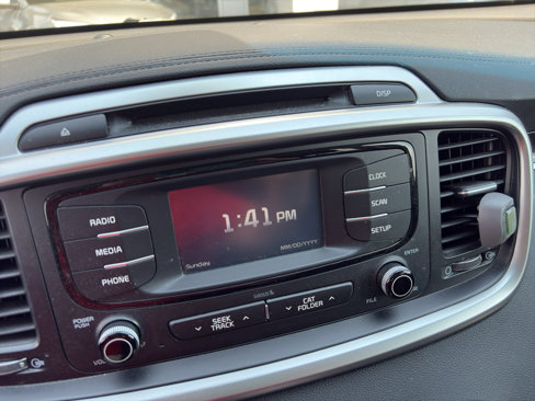 Used 2017 Kia Sorento LX image 9