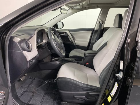 Used 2018 Toyota RAV4 XLE image 7