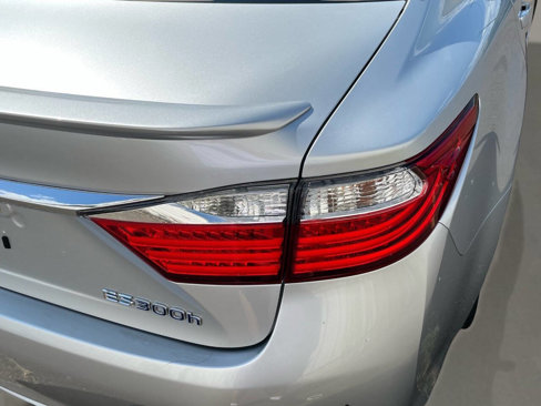 Used 2013 Lexus ES 300h w/ Luxury Pkg image 12