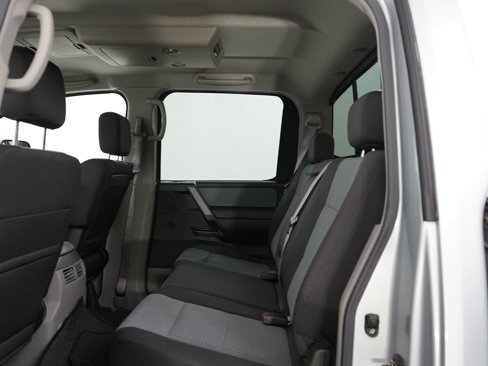 Used 2004 Nissan Titan SE image 16