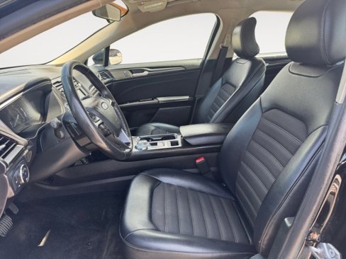 Used 2018 Ford Fusion SE w/ Equipment Group 201A image 2