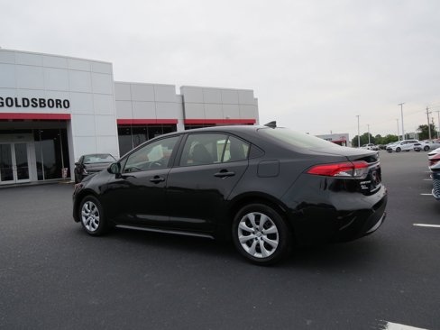 Used 2022 Toyota Corolla LE image 7