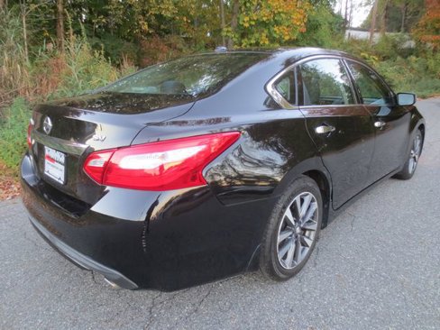 Used 2017 Nissan Altima 2.5 SV image 3
