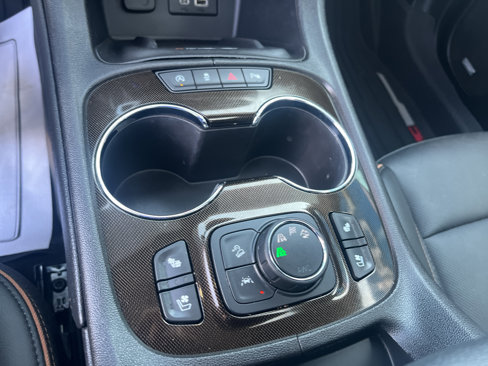 Used 2021 GMC Acadia AT4 w/ Technology Package image 16