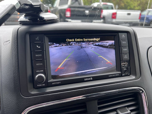 Used 2019 Dodge Grand Caravan SXT image 17