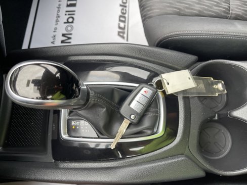 Used 2020 Nissan Rogue S image 28