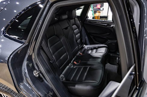 Used 2017 Porsche Macan Turbo image 31