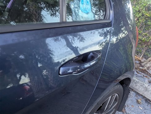 Used 2016 Volkswagen Golf SE image 8