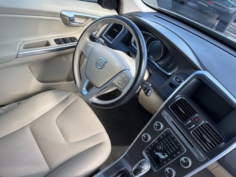 Used 2015 Volvo XC60 T6 w/ Protection Package image 27