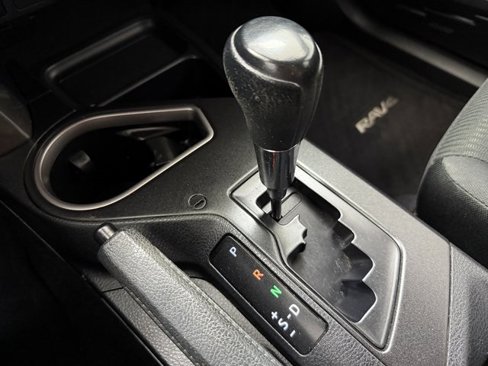 Used 2018 Toyota RAV4 LE image 20