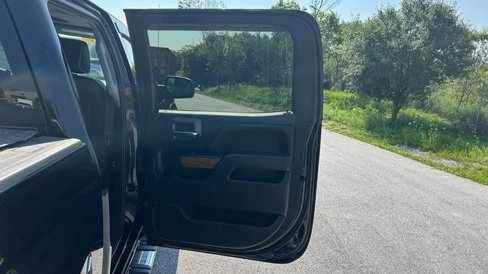 Used 2018 Chevrolet Silverado 1500 High Country image 33