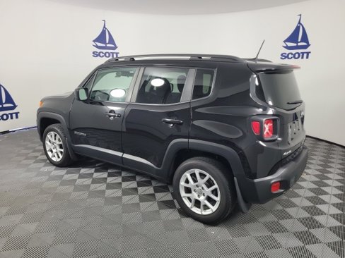 Used 2020 Jeep Renegade Latitude w/ Cold Weather Group image 4