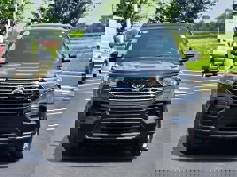 Used 2020 Ford Explorer XLT w/ Comfort Package image 2