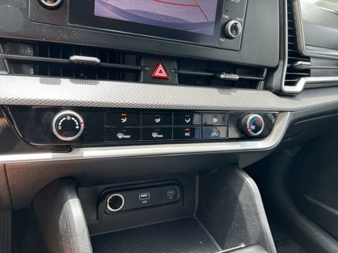 Used 2023 Kia Sportage LX image 29