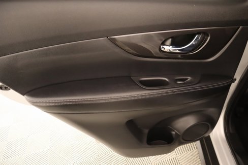 Used 2020 Nissan Rogue SV image 16