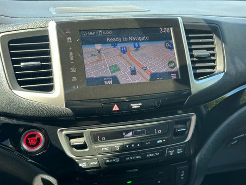 Used 2018 Honda Pilot Touring image 9