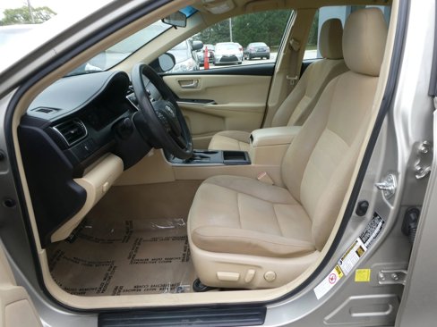 Used 2015 Toyota Camry LE image 12