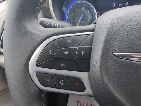Used 2023 Chrysler Pacifica Limited image 17