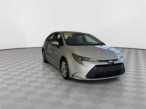 Used 2023 Toyota Corolla LE image 2