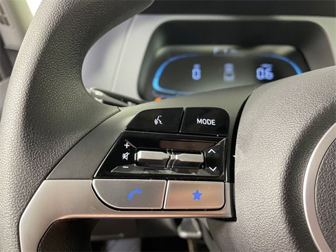 New 2025 Hyundai Elantra SE image 9