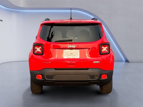 Used 2018 Jeep Renegade Latitude w/ Popular Equipment Group image 4