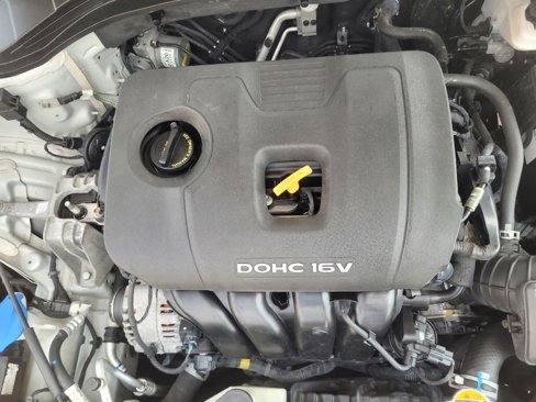 Used 2017 Hyundai Elantra SE image 30