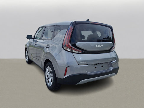 Used 2023 Kia Soul LX image 8