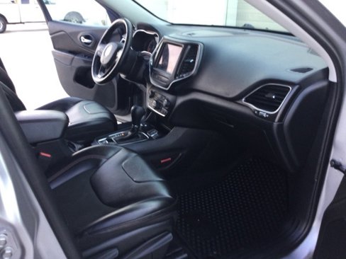 Used 2020 Jeep Cherokee Trailhawk w/ Cold Weather Group image 17