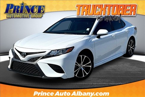Used 2020 Toyota Camry SE image 1
