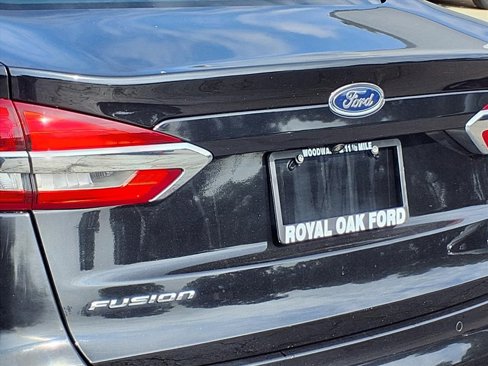 Used 2019 Ford Fusion SEL image 12