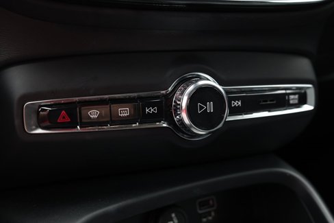 Used 2022 Volvo XC40 T5 Momentum image 24